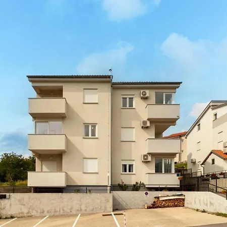 With Parking Space - 25152 Apartment Novi Vinodolski