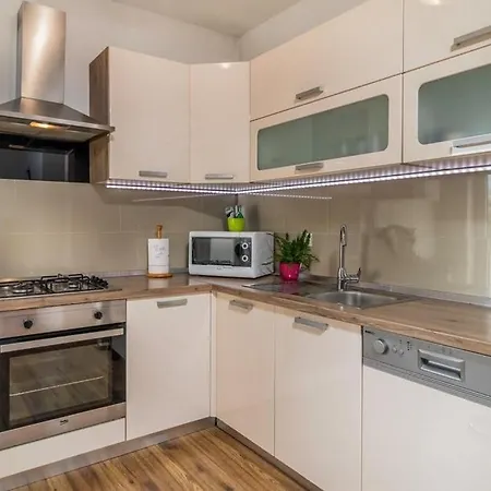 Apartment With Parking Space - 25152