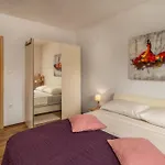 Apartamento With Parking Space - 25152 Novi Vinodolski