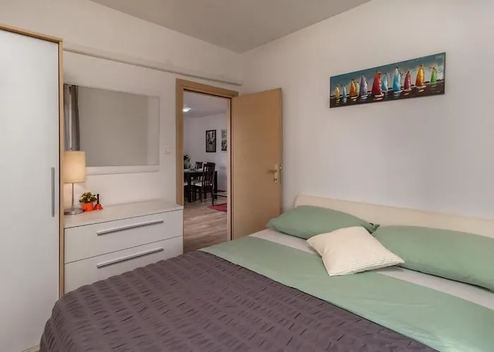 With Parking Space - 25152 노비비노돌스키